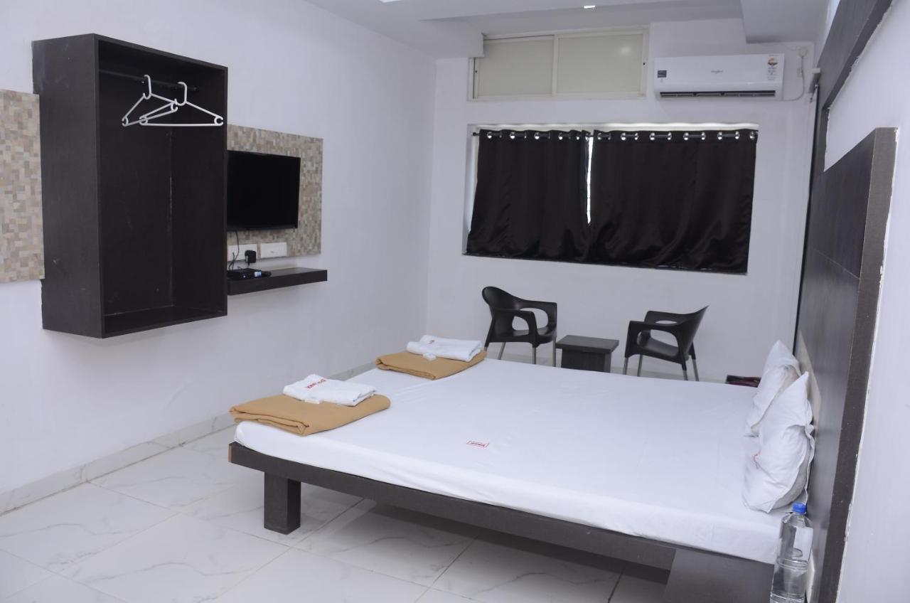 Hotel Mangalam Kurandvad Exteriér fotografie