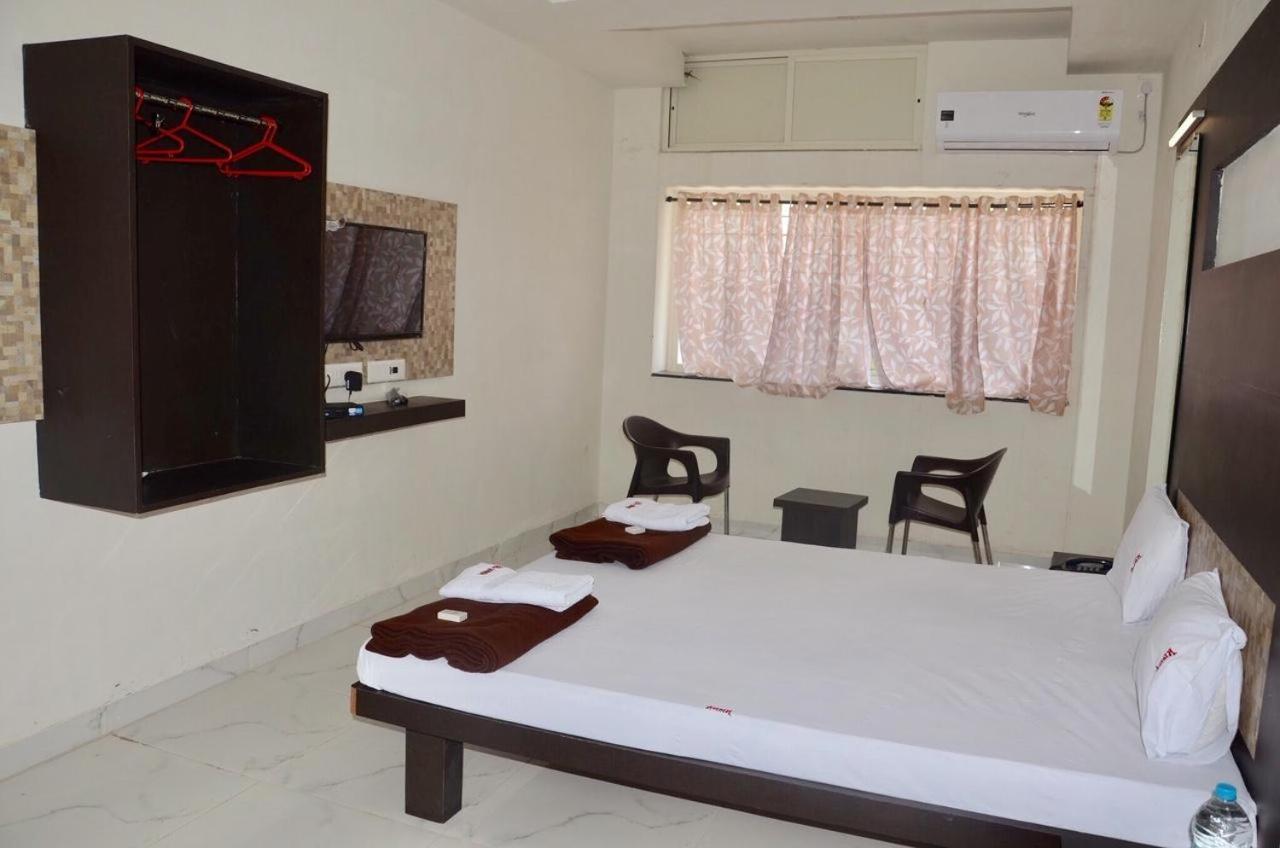Hotel Mangalam Kurandvad Exteriér fotografie